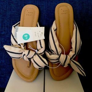Brand new size 81/2 Adley sandals off white extra padding